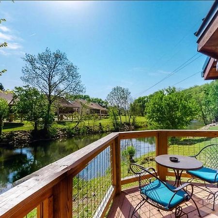 Skinny Dippin'-River Front- Free Tickets-Dog Friendly-Sleeps 6 비둘기 포지 외부 사진