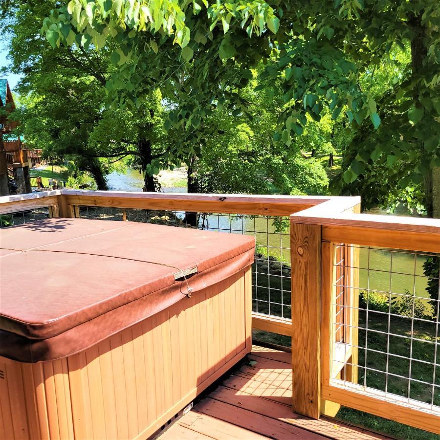 Skinny Dippin'-River Front- Free Tickets-Dog Friendly-Sleeps 6 비둘기 포지 외부 사진