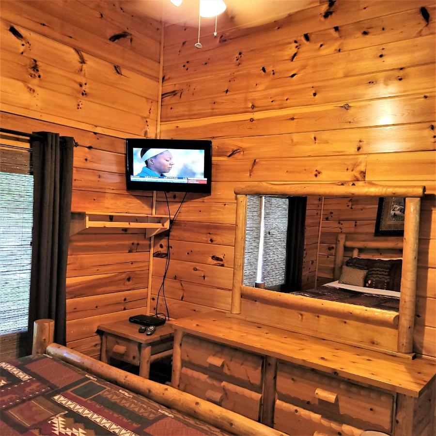 Skinny Dippin'-River Front- Free Tickets-Dog Friendly-Sleeps 6 비둘기 포지 외부 사진