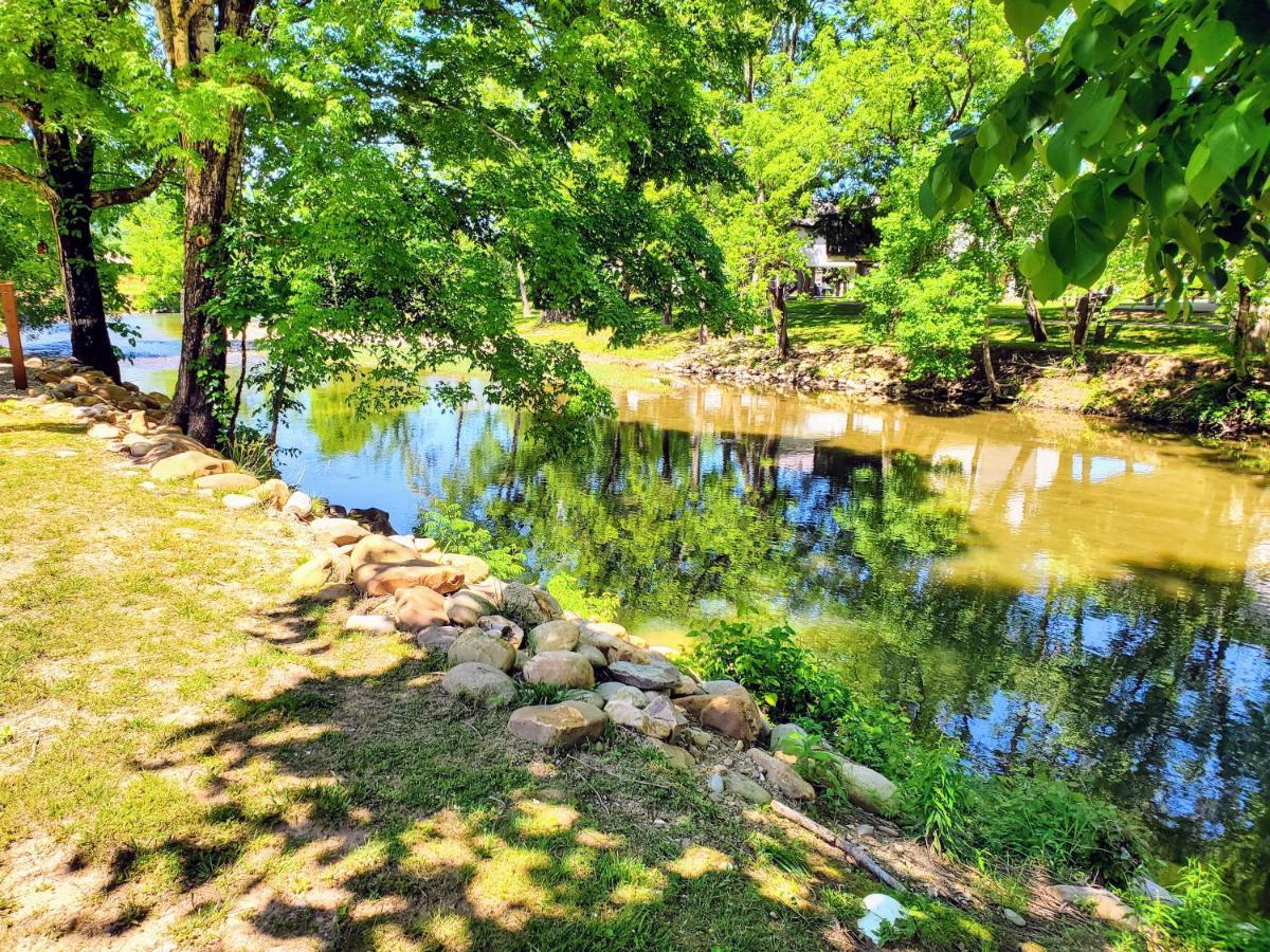 Skinny Dippin'-River Front- Free Tickets-Dog Friendly-Sleeps 6 비둘기 포지 외부 사진