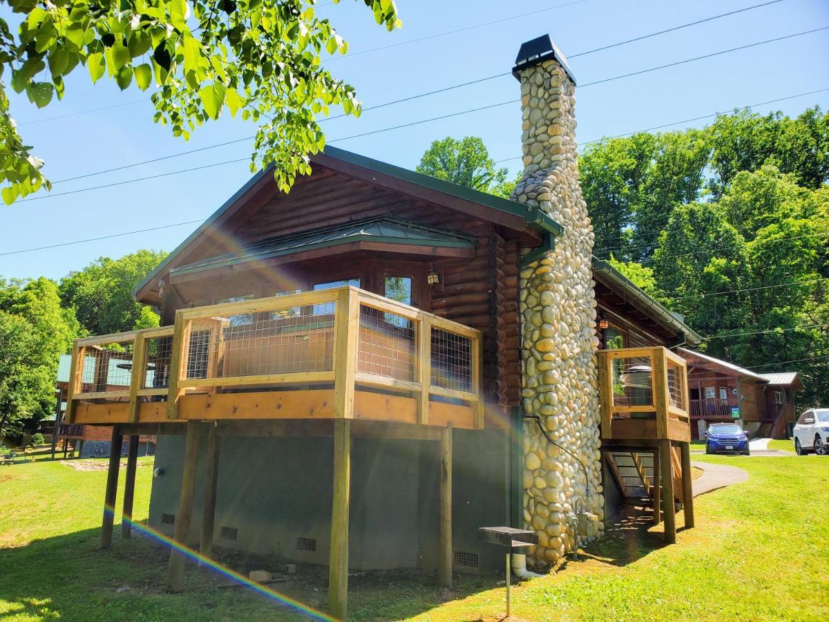 Skinny Dippin'-River Front- Free Tickets-Dog Friendly-Sleeps 6 비둘기 포지 외부 사진