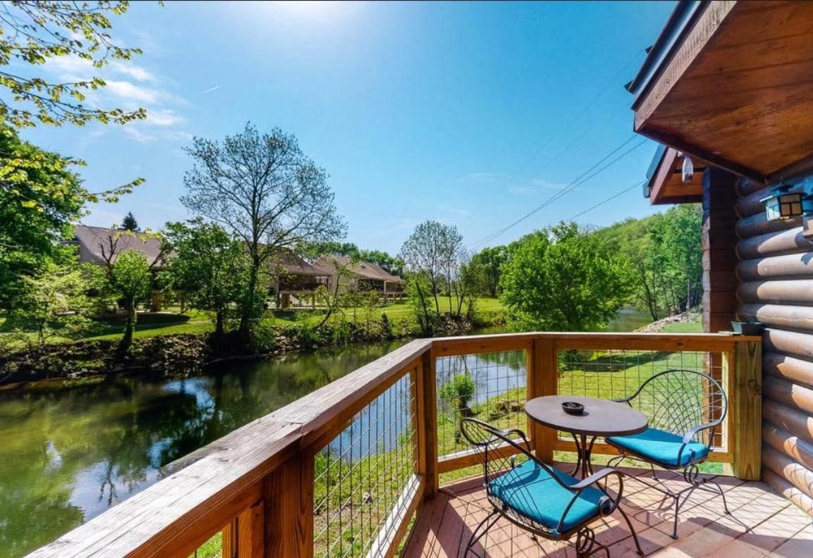 Skinny Dippin'-River Front- Free Tickets-Dog Friendly-Sleeps 6 비둘기 포지 외부 사진